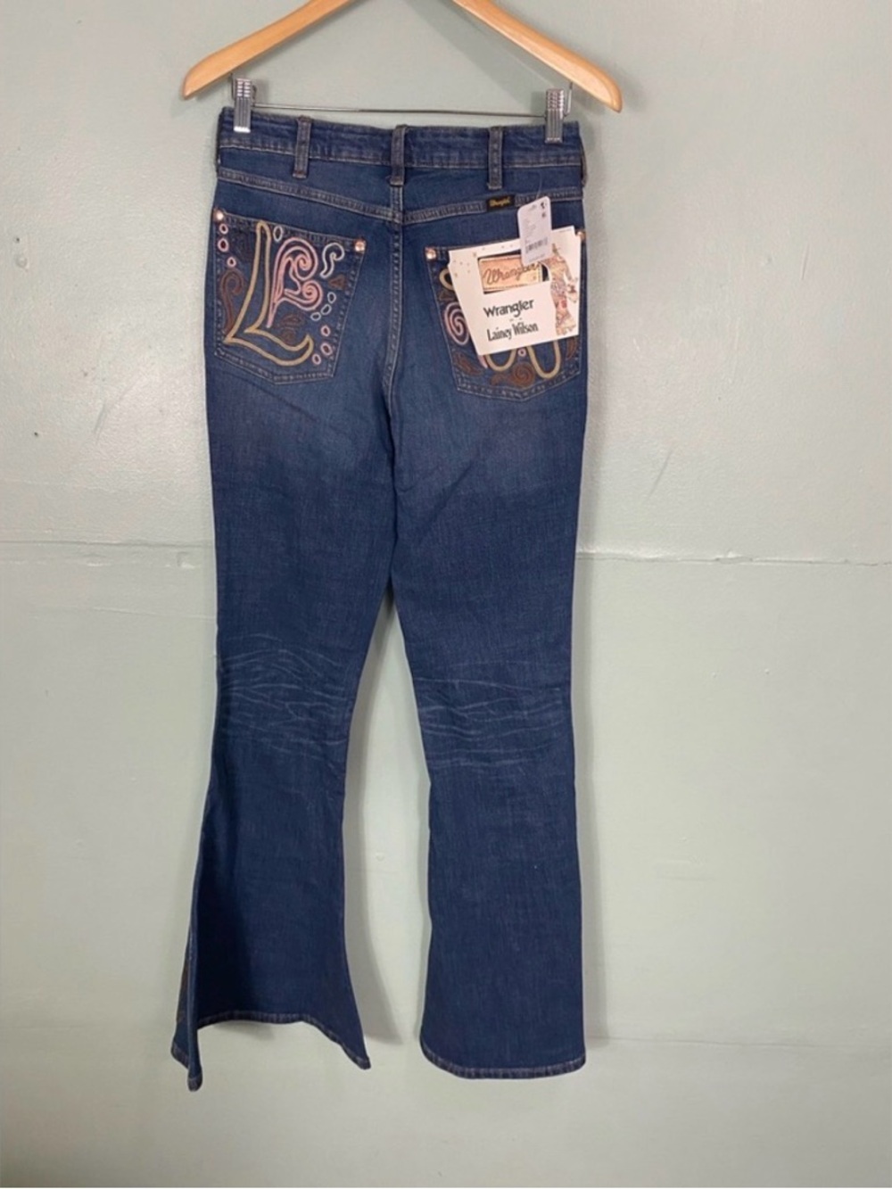 Wrangler X Lainey Wilson Windflower Bell‎ Bottom Jeans Flare Embroidered Size 27 - Picture 5 of 7